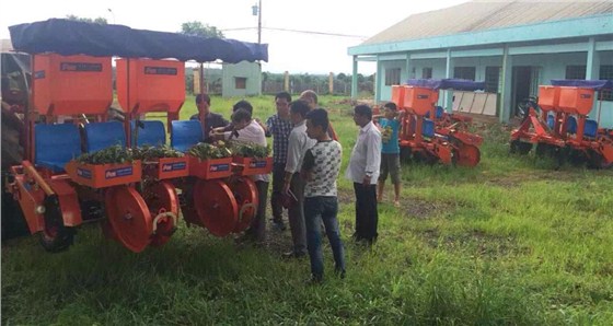 富来威移栽机走出国门 富来威移栽机走出国门